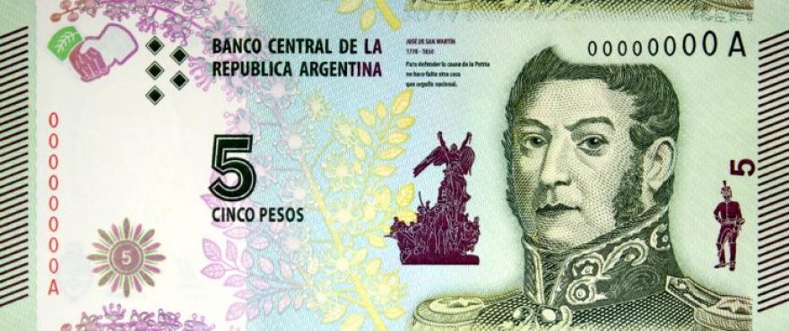 Los billetes de 5 pesos salen de circulación
