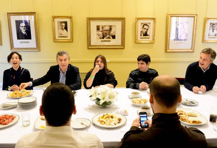 Macri almorzó con un grupo de jóvenes usuarios de Taringa!