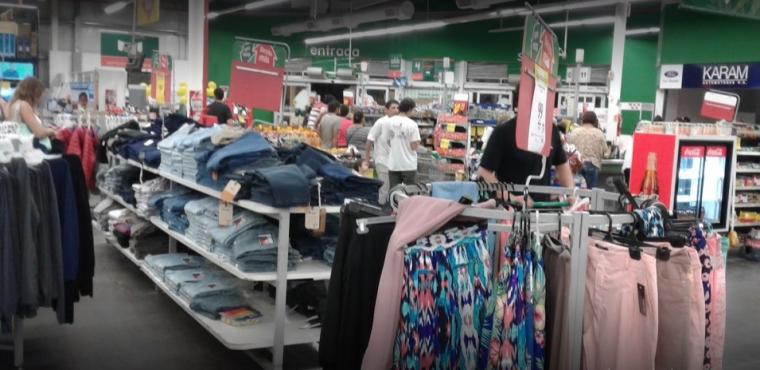 Supermercados del conurbano ya no pueden vender productos no esenciales