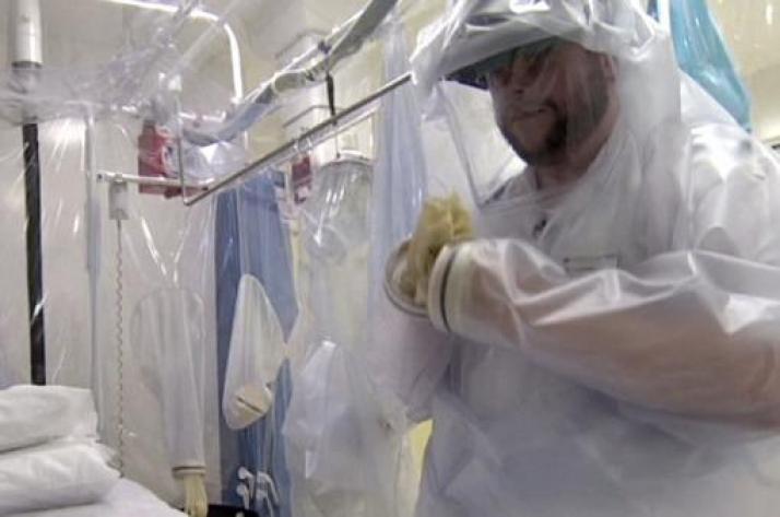 Un cirujano infectado con ébola será trasladado
