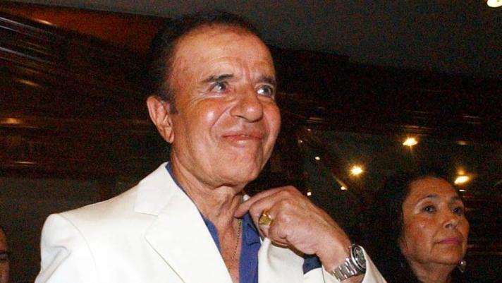 Buscan a los autores del robo del anillo de oro del expresidente Carlos Menem