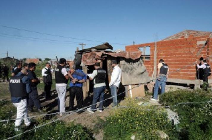 El Grupo Halcón entró a la villa Los Paraguayos oculto en un volquete y desbarató una banda narco