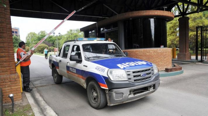 Detienen a un policía bonaerense por el robo a la casa del intendente de La Plata