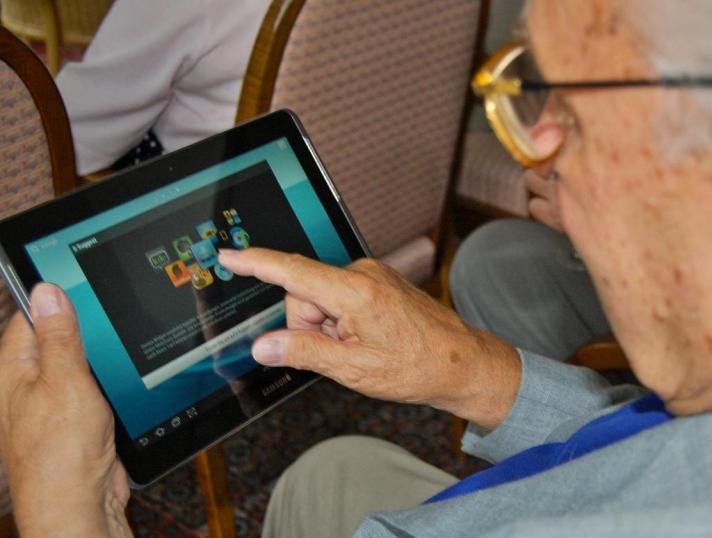 Llegan las tablets para jubilados que perciben la mínima
