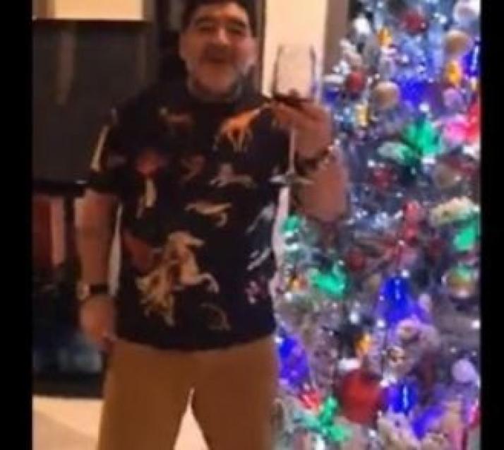 Maradona deseó a los argentinos una "feliz navidad"
