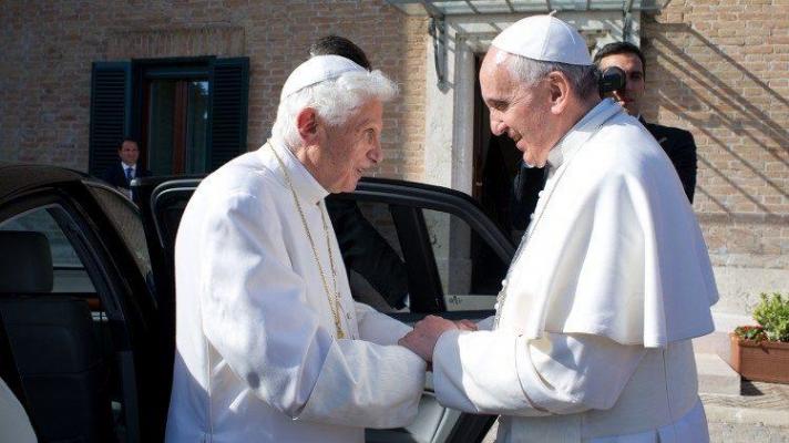 Francisco visitó a Benedicto XVI