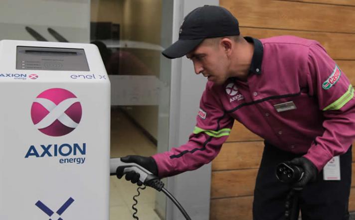 AXION energy inauguró su primer surtidor de carga eléctrica gratuita