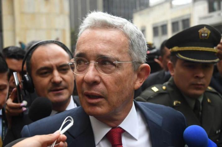 Álvaro Uribe con prisión domiciliaria