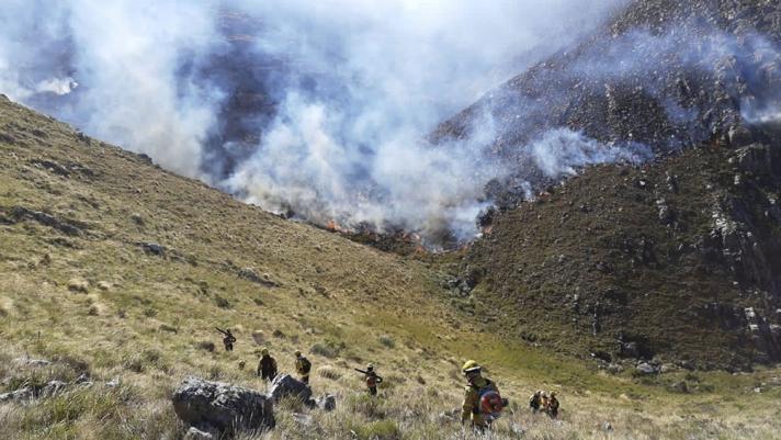 Diez provincias continúan afectadas por los incendios forestales 