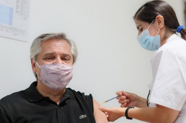 Alberto Fernández recibió la vacuna