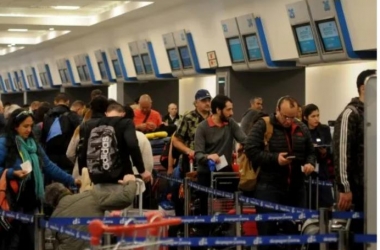 3.000 pasajeros varados por sorpresiva cancelación de vuelos